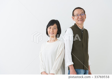 Senior couple 33769558