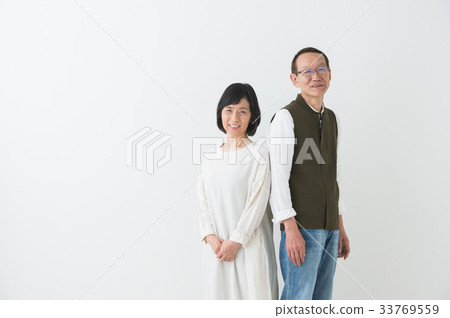 Senior couple 33769559