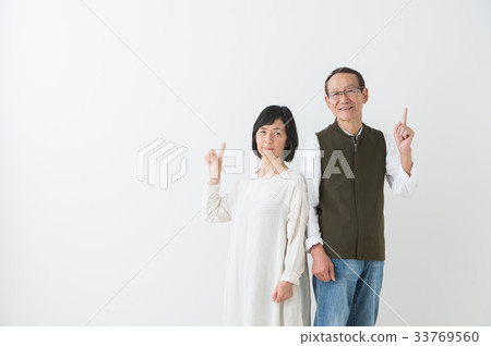 Senior couple 33769560