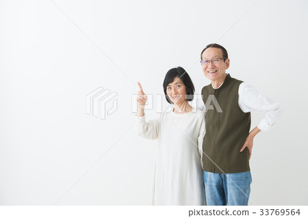 Senior couple 33769564