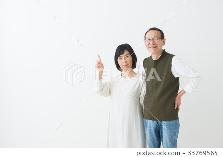 Senior couple 33769565