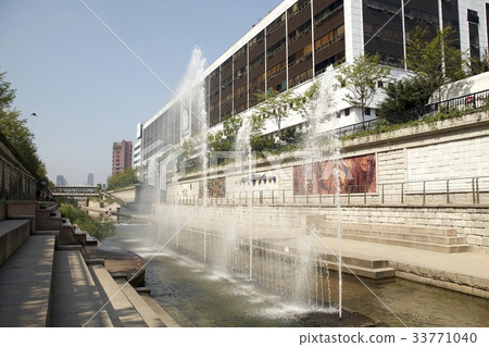 Cheonggyecheon, Jongno-gu, Seoul Cheonggyecheon, Jongno-gu, Seoul 33771040