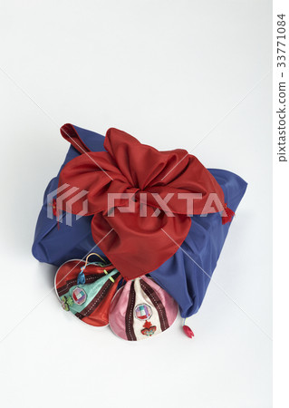 Bags, gifts 33771084