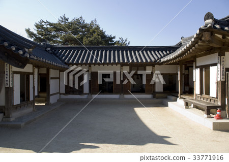 Namsangol Hanok Village, Jung-gu, Seoul 33771916