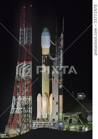 Spacecraft-borne rocket waiting for launch 33771978