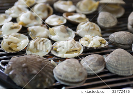 Grilled cheese with shellfish Grilled cheese with shellfish 33772486