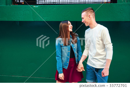 Happy Smiling Couple in love Happy Smiling Couple in love 33772701