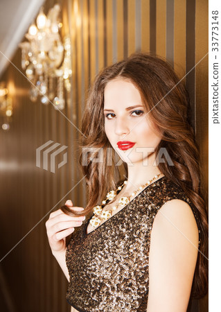 woman 33773148