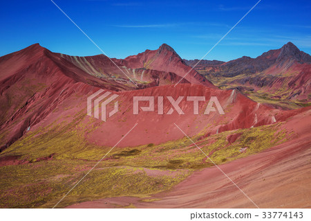 Rainbow mountain 33774143