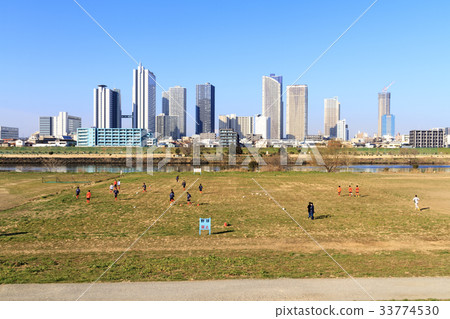 Urban scenery (Tokyo, Kanagawa, Musashi Kosugi viewed from Tamagawa riverbed, winter, early spring) Urban scenery (Tokyo, Kanagawa, Musashi Kosugi viewed from Tamagawa riverbed, winter, early spring) 33774530