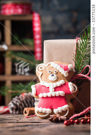 Christmas Decorations with Gingerbread cookies Christmas Decorations with Gingerbread cookies 33775138