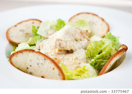 Classic Caesar salad 33775467