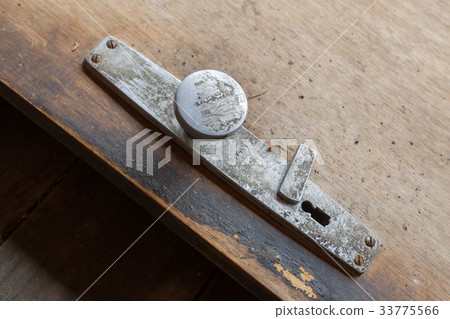 Old rusty lock Old rusty lock 33775566