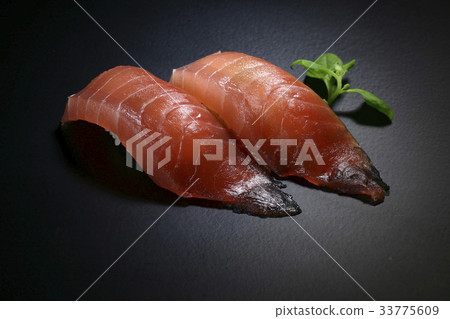 Tuna, sushi 33775609