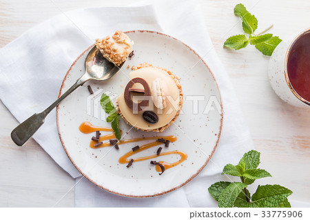 Caramel coffee cake 33775906