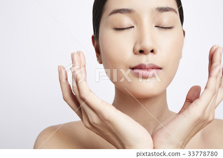 portrait of a beautiful Thai woman closing her eyes 33778780