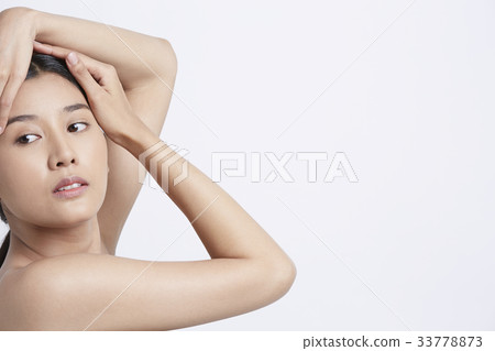 picture of a young woman with a natural skin posing 33778873