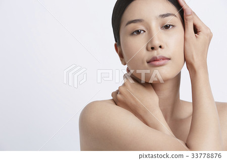 photo of a beautiful model in a studio for photo shoot 33778876