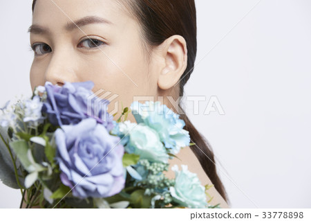 picture of a beautiful model and flowers 33778898
