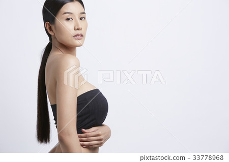 portrait of beautiful woman standing on gray background portrait of beautiful woman standing on gray background 33778968