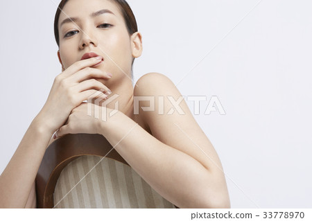 portrait of a sexy model posing on white background portrait of a sexy model posing on white background 33778970