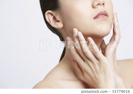asian female model is touching soft skin on her face 33779016