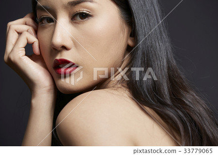 closeup portrait of attractive woman looking at camera 33779065