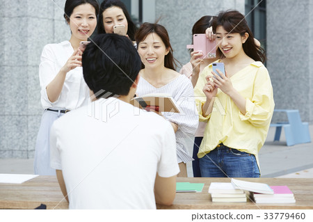 風扇女人得到一個標誌 33779460
