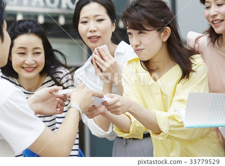 風扇女人得到一個標誌 33779529
