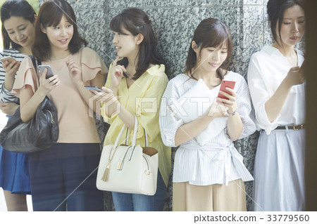 Women in line Women in line 33779560