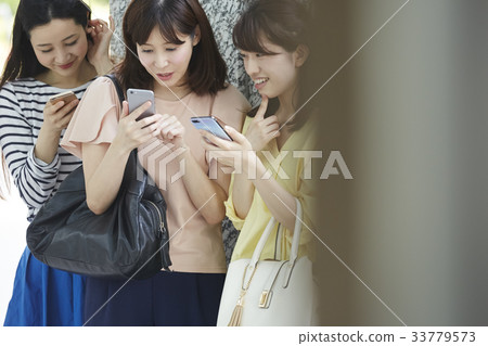 女性排隊 女性排隊 33779573