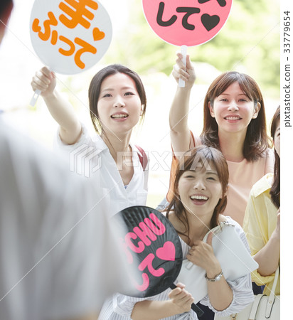 追逐的粉絲女人 33779654