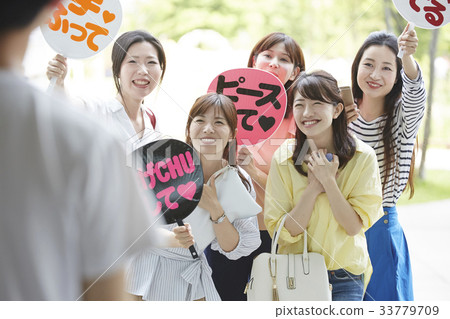 追逐的粉絲女人 追逐的粉絲女人 33779709