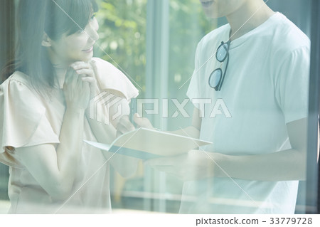 風扇女人得到一個標誌 33779728