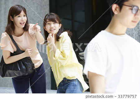 一個看到名人的女人 33779757