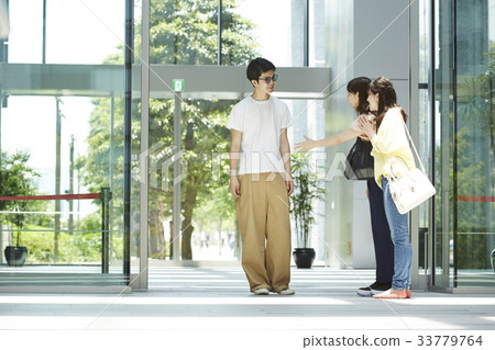 Fan woman who chases Fan woman who chases 33779764