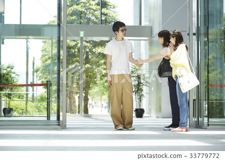 Fan woman who chases Fan woman who chases 33779772