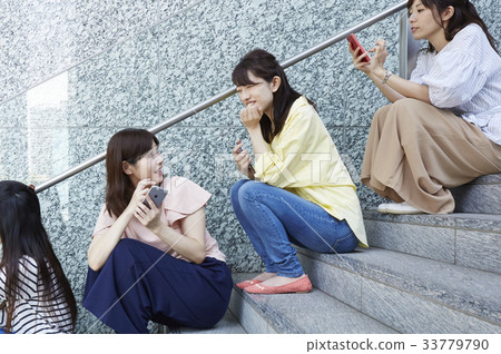 Women in line 33779790