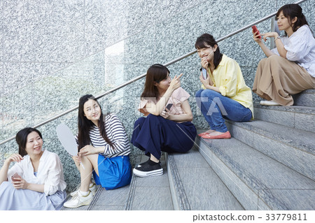 Women in line 33779811