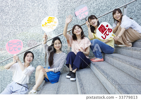 Fan woman who chases Fan woman who chases 33779813