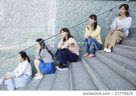 Women in line Women in line 33779824