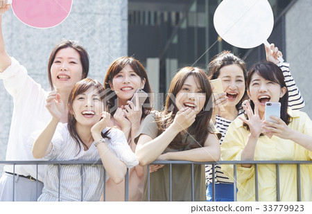 Women participating in the event 33779923