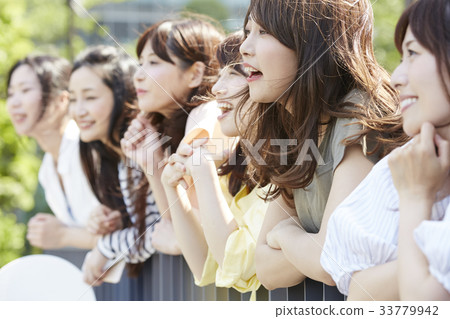 Women participating in the event 33779942