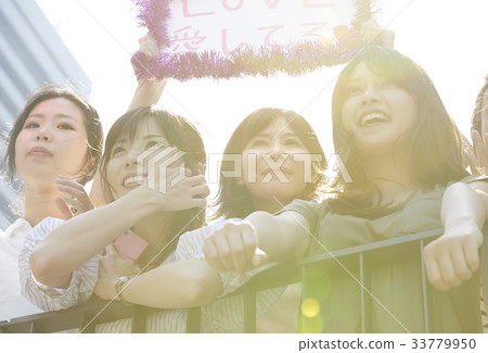 Women participating in the event 33779950
