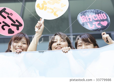 參加活動的婦女 33779986