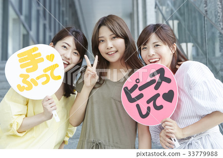 參加活動的婦女 33779988