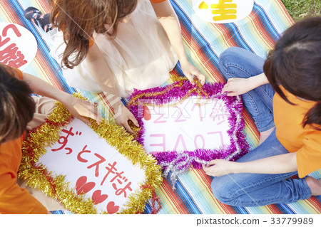 參加活動的婦女 33779989