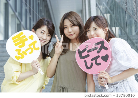 參加活動的婦女 33780010