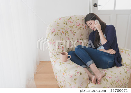 painful young girl feeling ill uncomfortable painful young girl feeling ill uncomfortable 33780071