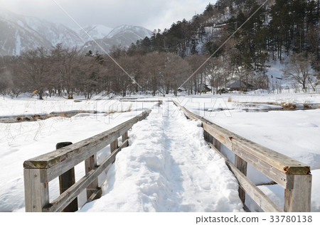 The promenade of the Yunohira wetlands in winter and Nikko mountains The promenade of the Yunohira wetlands in winter and Nikko mountains 33780138